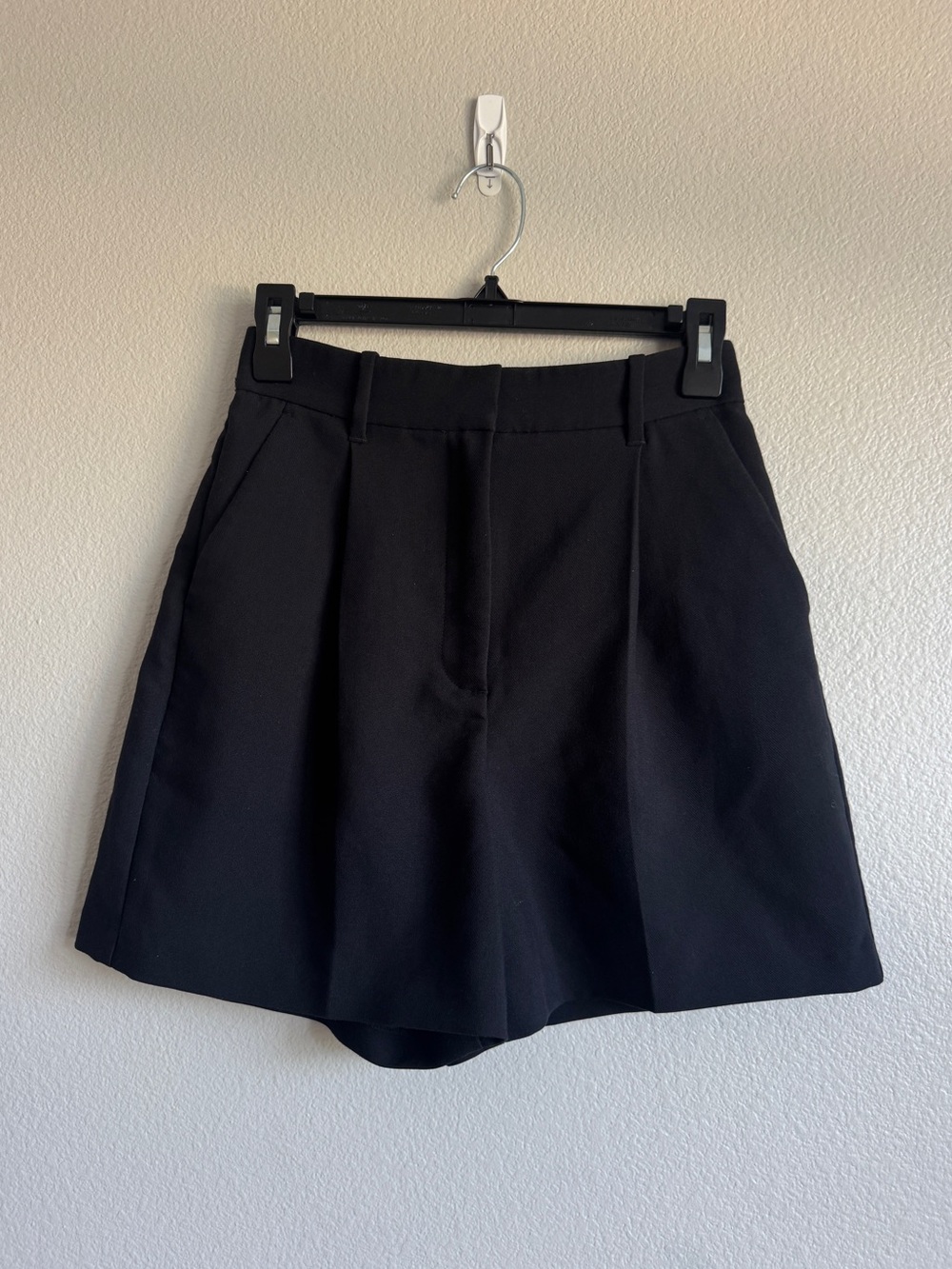 Abercrombie Tailored High Waisted Trouser Short in Black - XS